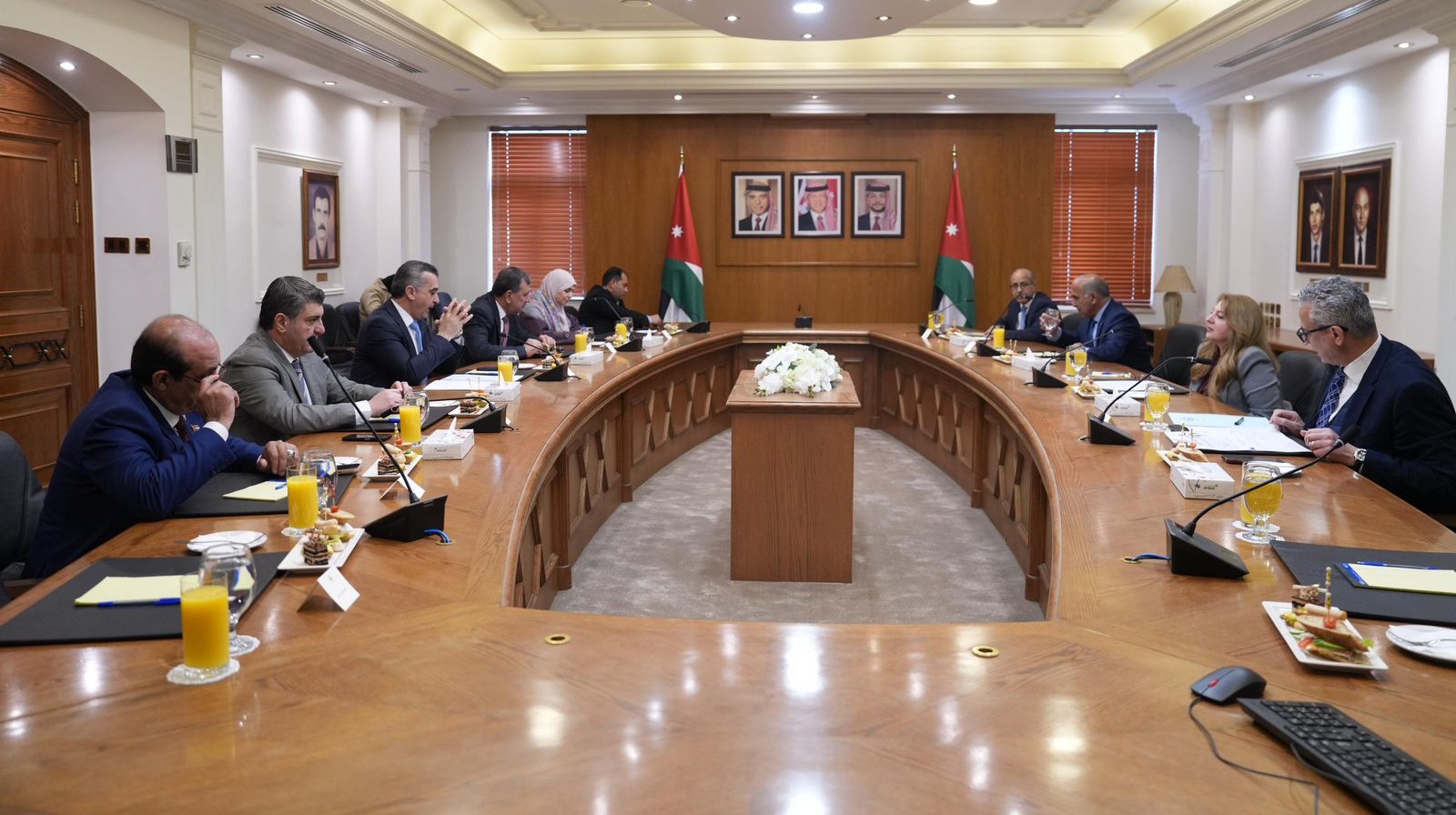 نمروقة تلتقي لجنة الشؤون الخارجية النيابية