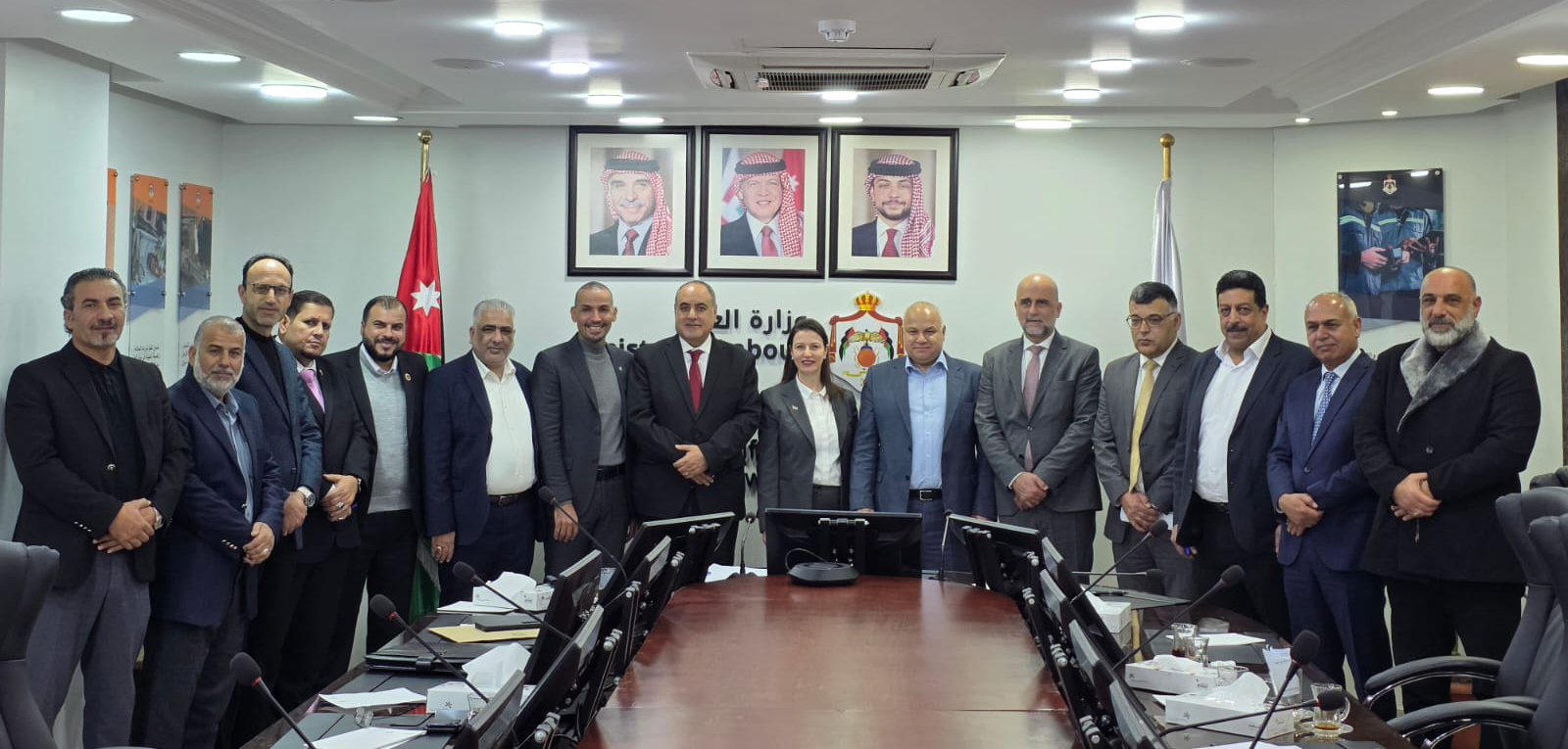 العمل: عقود جماعية لتحسين مزايا لـ2800 موظف في 5 شركات كهرباء