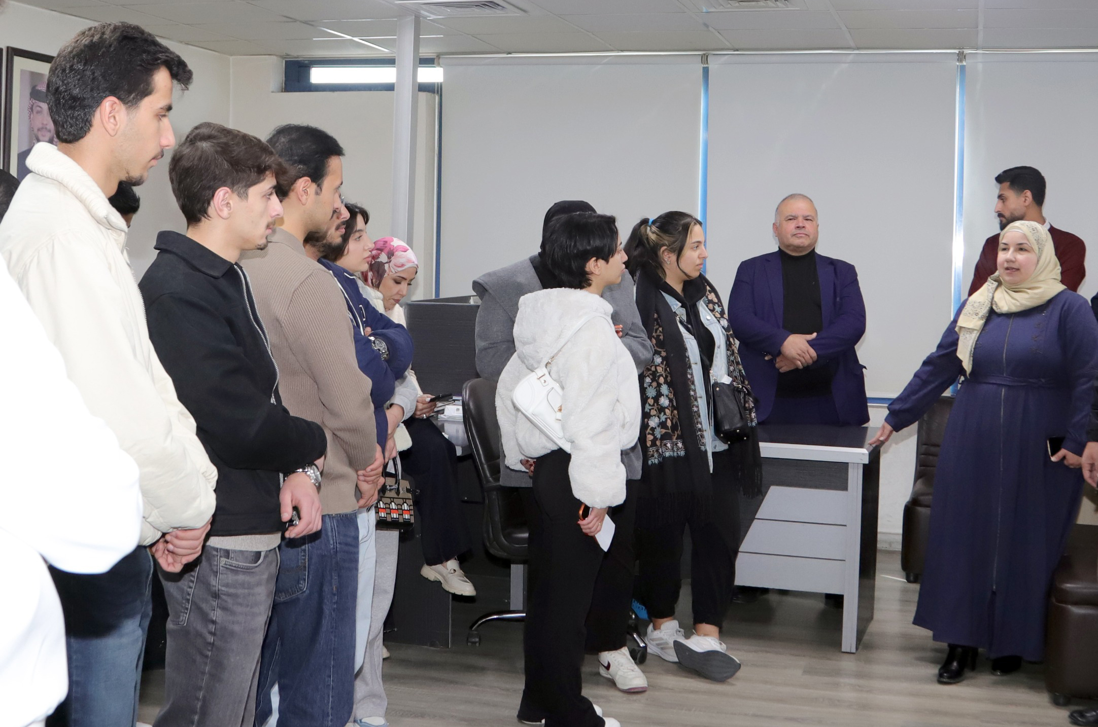 وفد طلاب من جامعة البترا يزور وكالة الأنباء الأردنية 