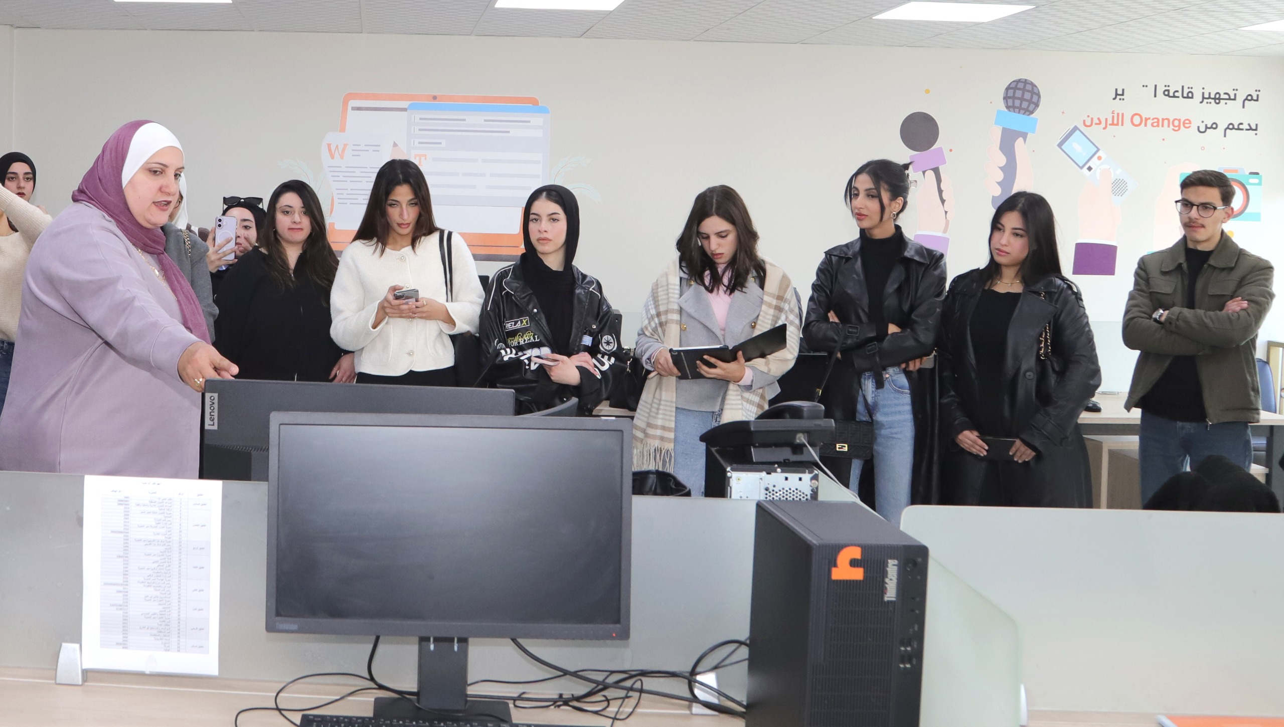 وفد طلاب من جامعة البترا يزور وكالة الأنباء الأردنية 