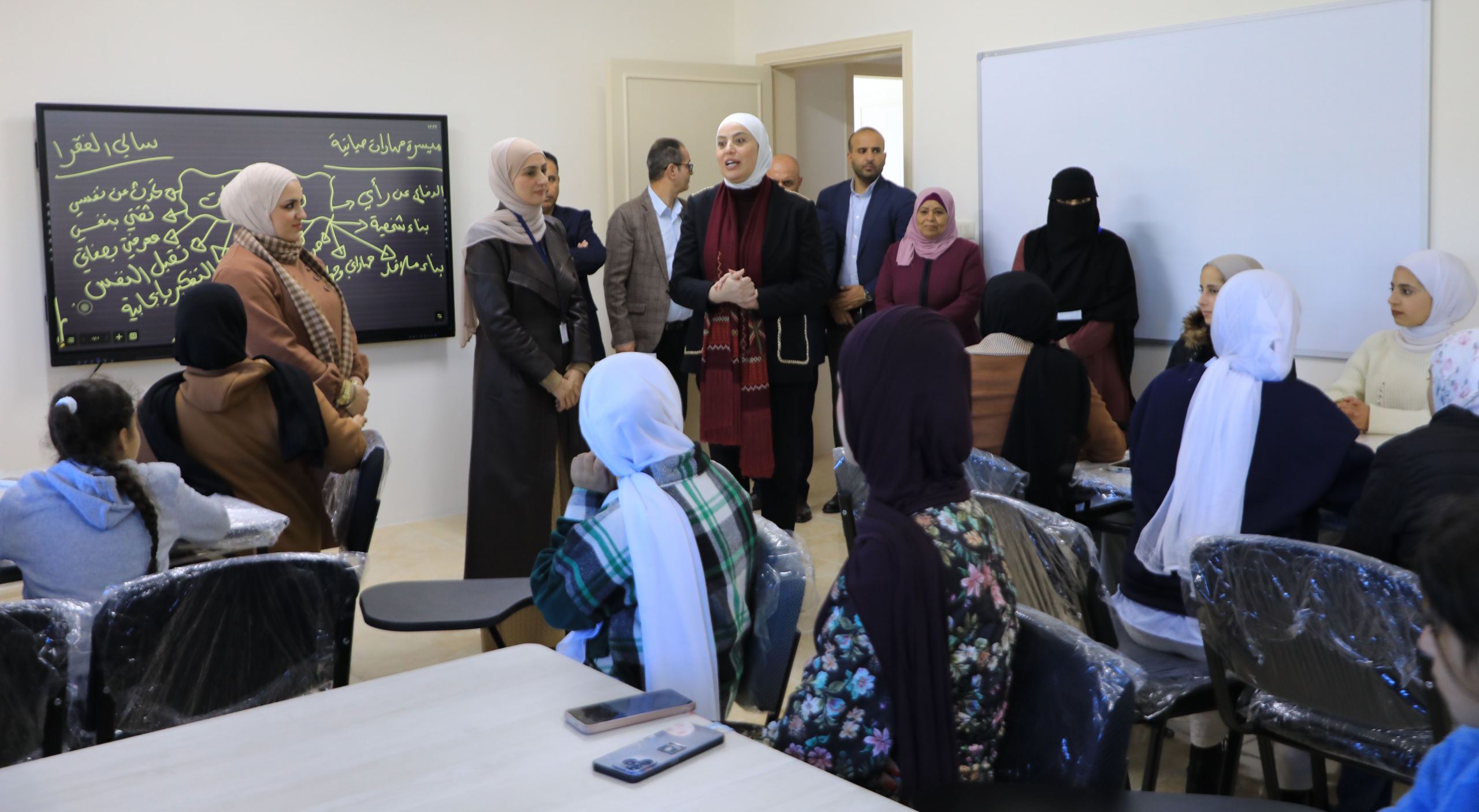 وزيرة التنمية الاجتماعية تتفقد أسر محتاجة ومشاريع ومراكز دامجة في الطفيلة