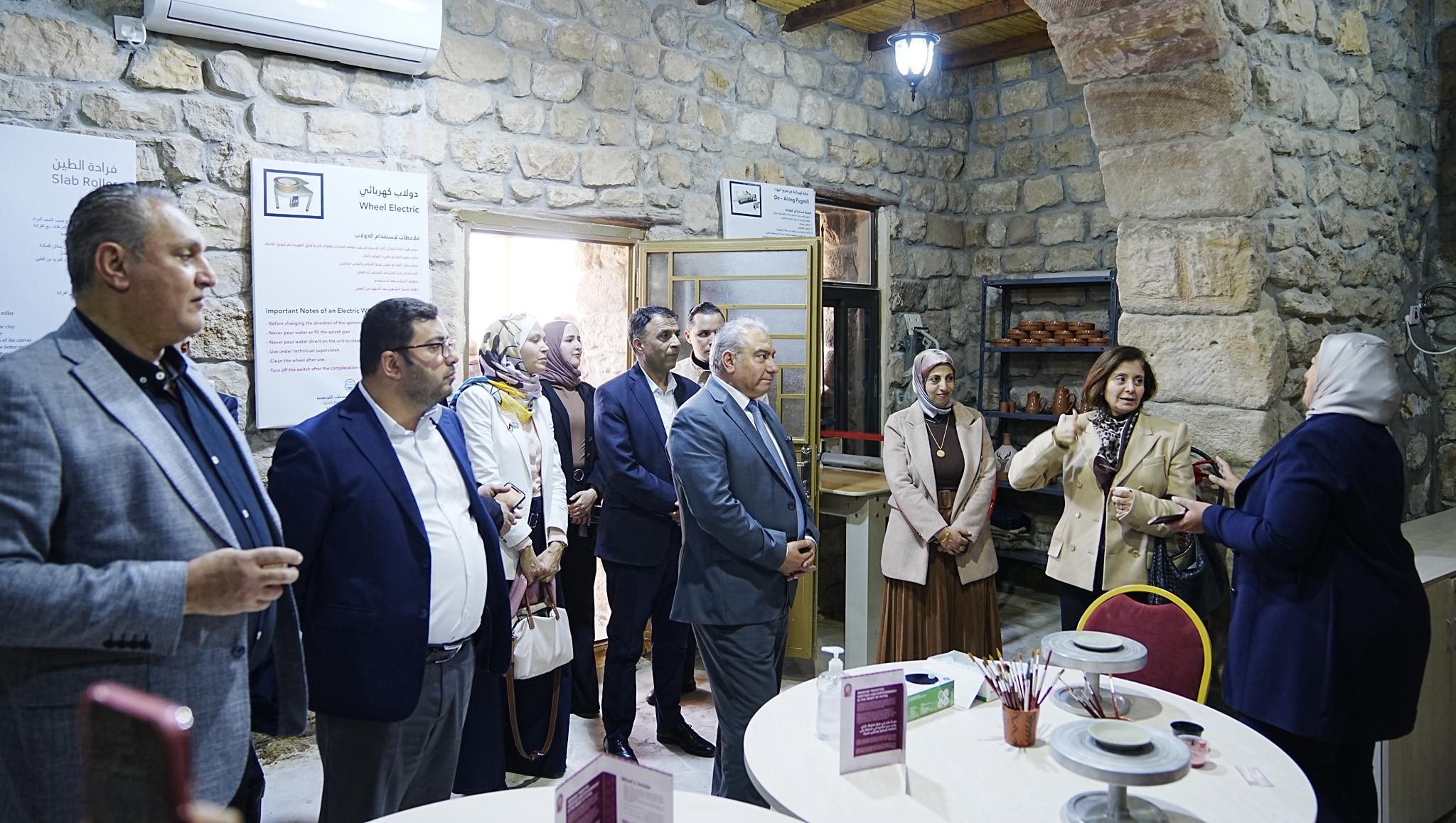 الأميرة دانا فراس ووزير البيئة يزوران مركز شقيلة في البترا