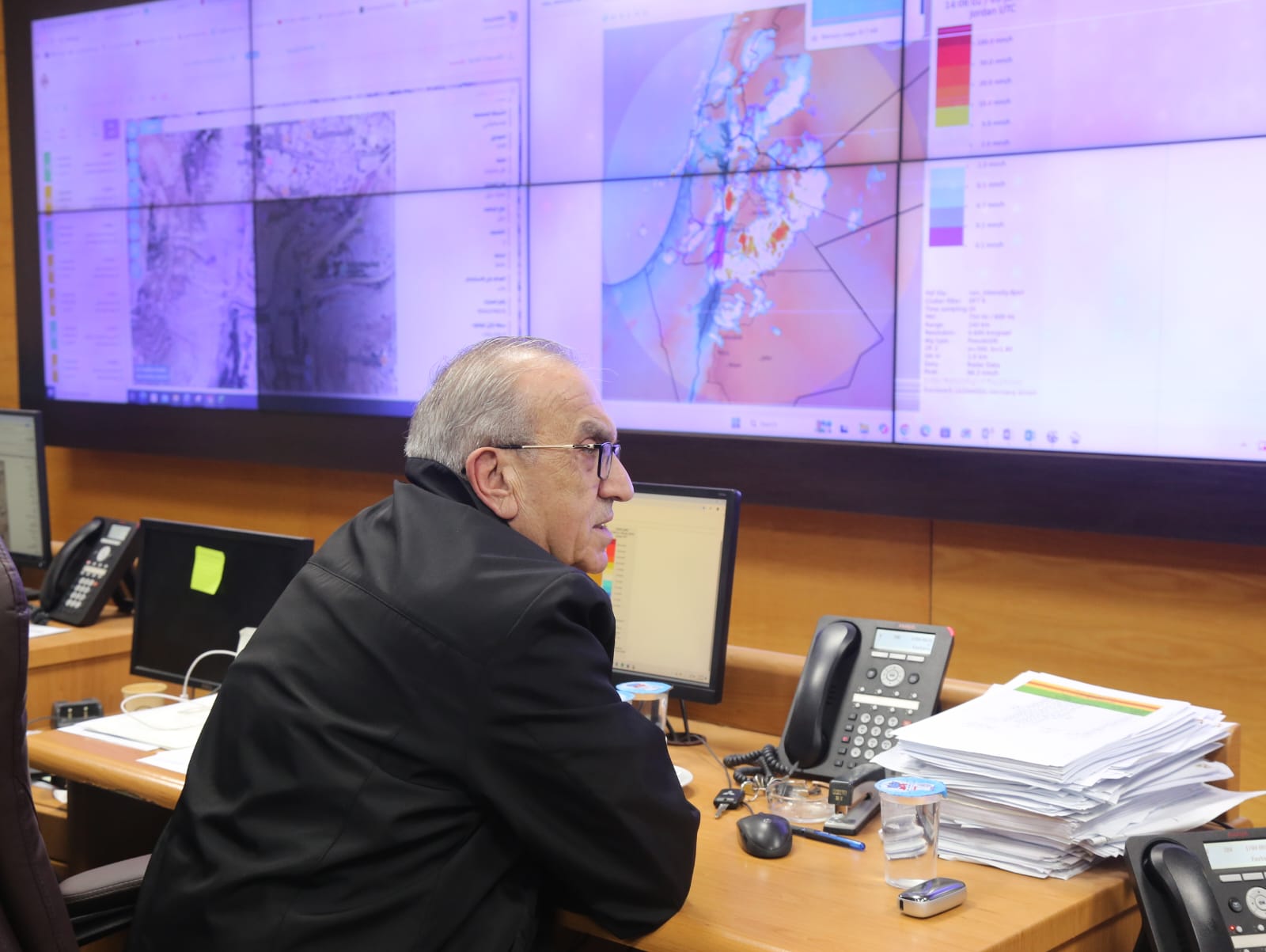 وزير الأشغال يؤكد ضرورة تعزيز التنسيق للتعامل مع الظروف الجوية