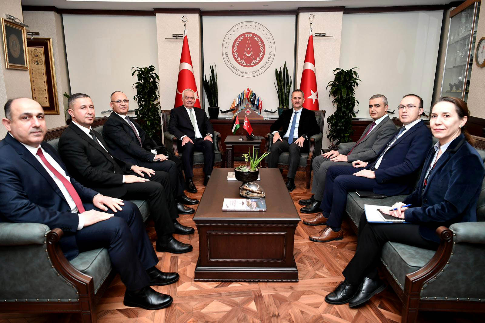 الحنيطي يزور شركتي توساش وروكيتسان ويبحث التعاون مع رئيس هيئة الصناعات الدفاعية التركية 