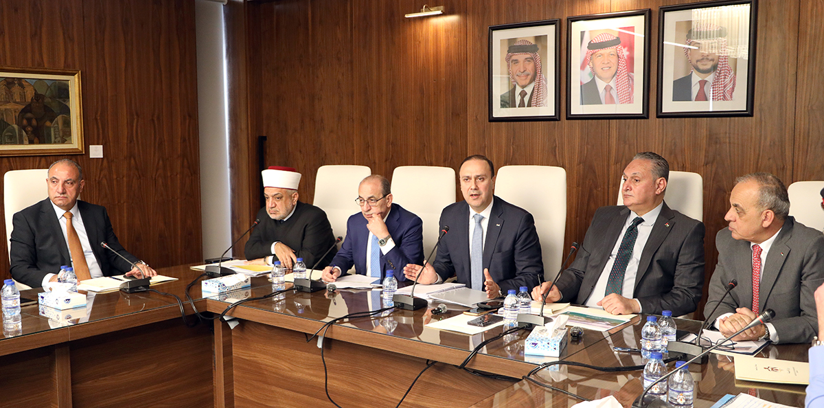 الحكومة تطلق البرنامج التنفيذي لاستراتيجية النظافة والحد من الإلقاء العشوائي للنفايات 