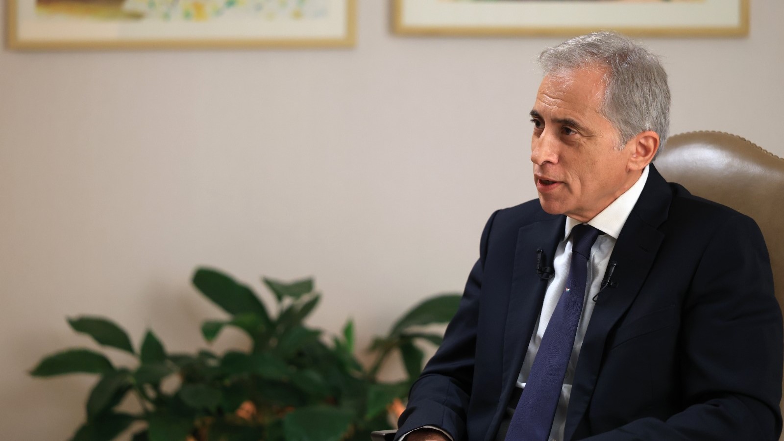 رئيس الوزراء في مقابلة مع التلفزيون الأردني: الحكومة أمامها برنامج عمل واضح وتدرك حجم المتطلبات والتحديات التي أمامها وكيف تسير للأمام بالحلول والإنجازات