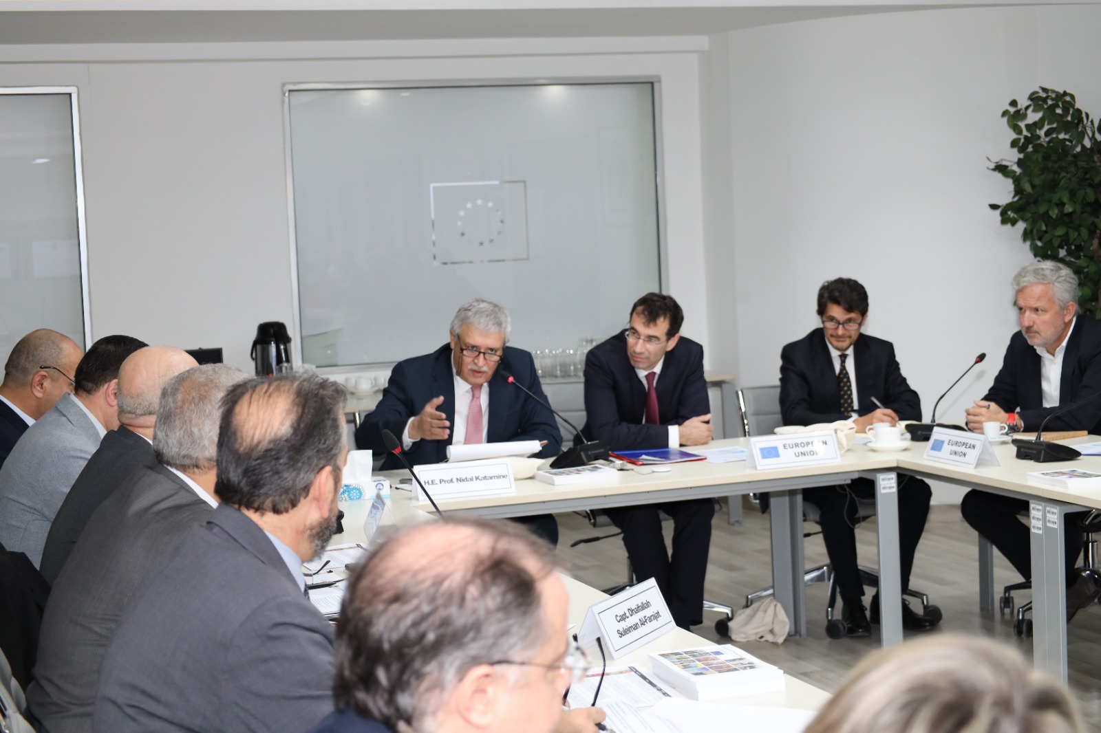 وزير النقل يبحث وبعثة الاتحاد الأوروبي تعزيز التعاون والفرص الاستثمارية 