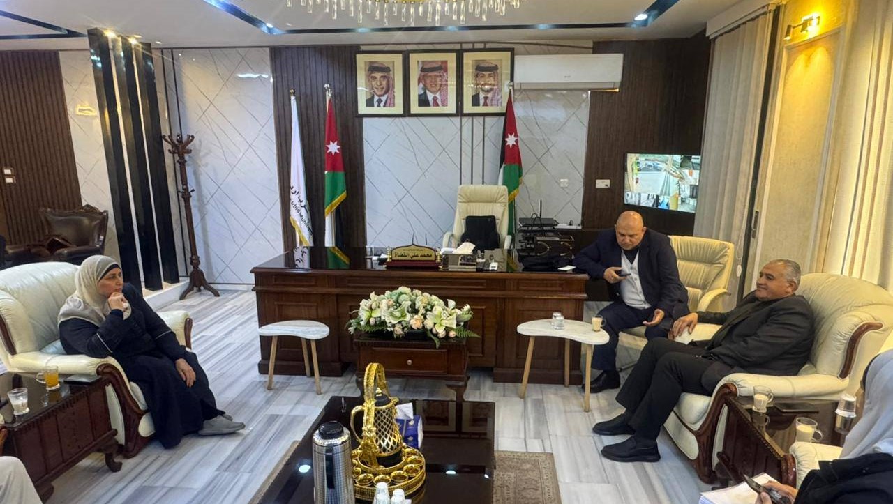 أمين عام الإدارة المحلية يتفقد بلدية غرب إربد 