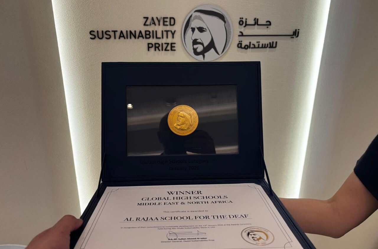 مدرسة الرجاء للصم تفوز بجائزة زايد للاستدامة