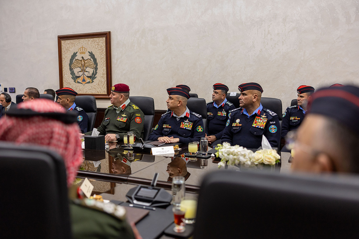 الملك يزور مديرية الأمن العام ويطلع على تجهيزاتها للتعامل مع الظروف الجوية