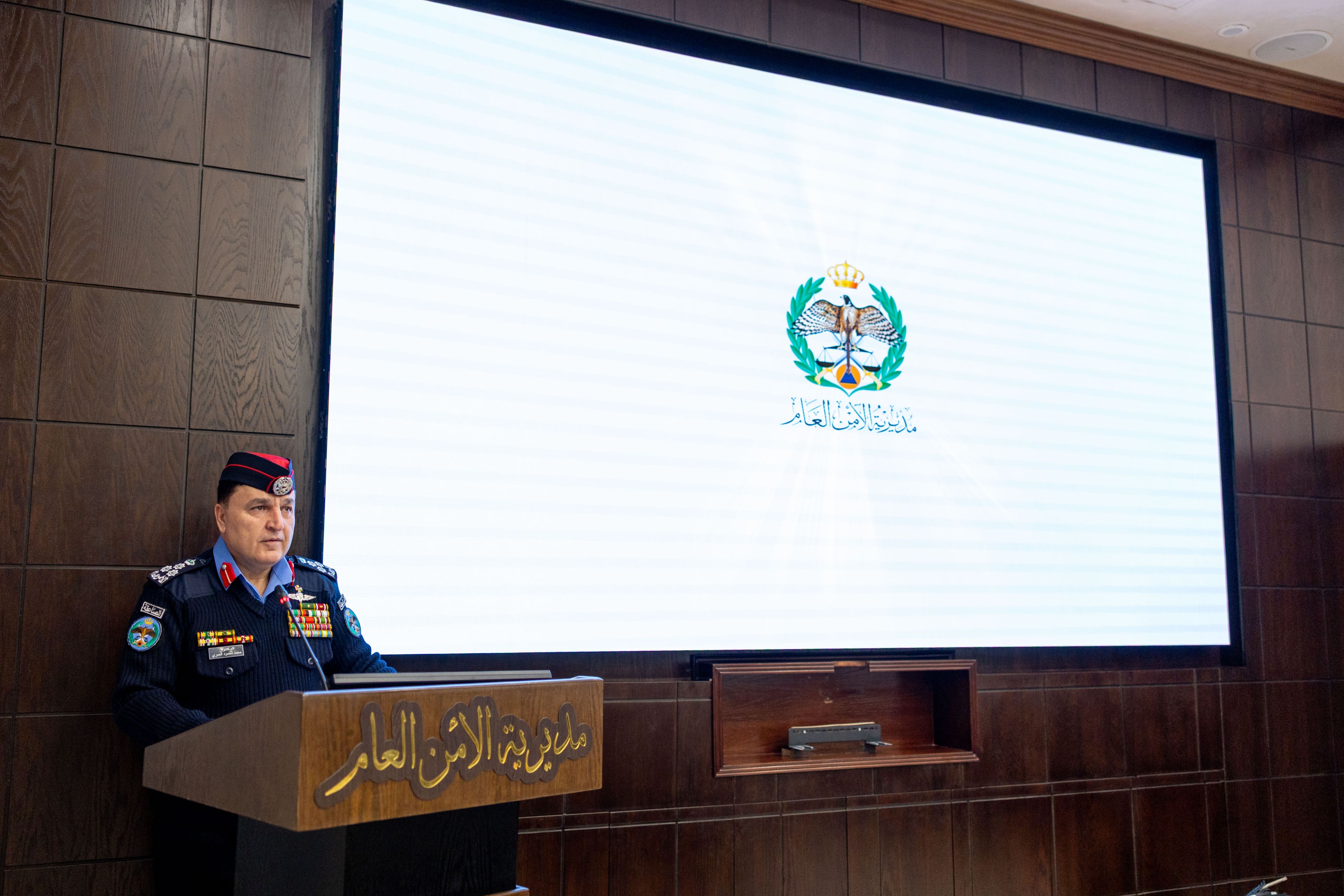 الملك يزور مديرية الأمن العام ويطلع على تجهيزاتها للتعامل مع الظروف الجوية