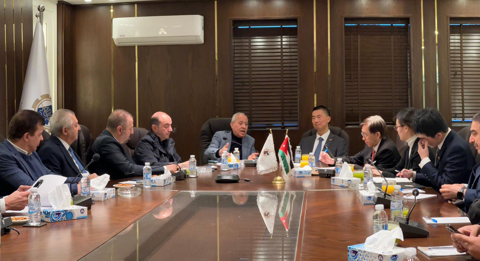 صناعة الأردن تبحث مع السفير الصيني سبل تطوير العلاقات الاقتصادية