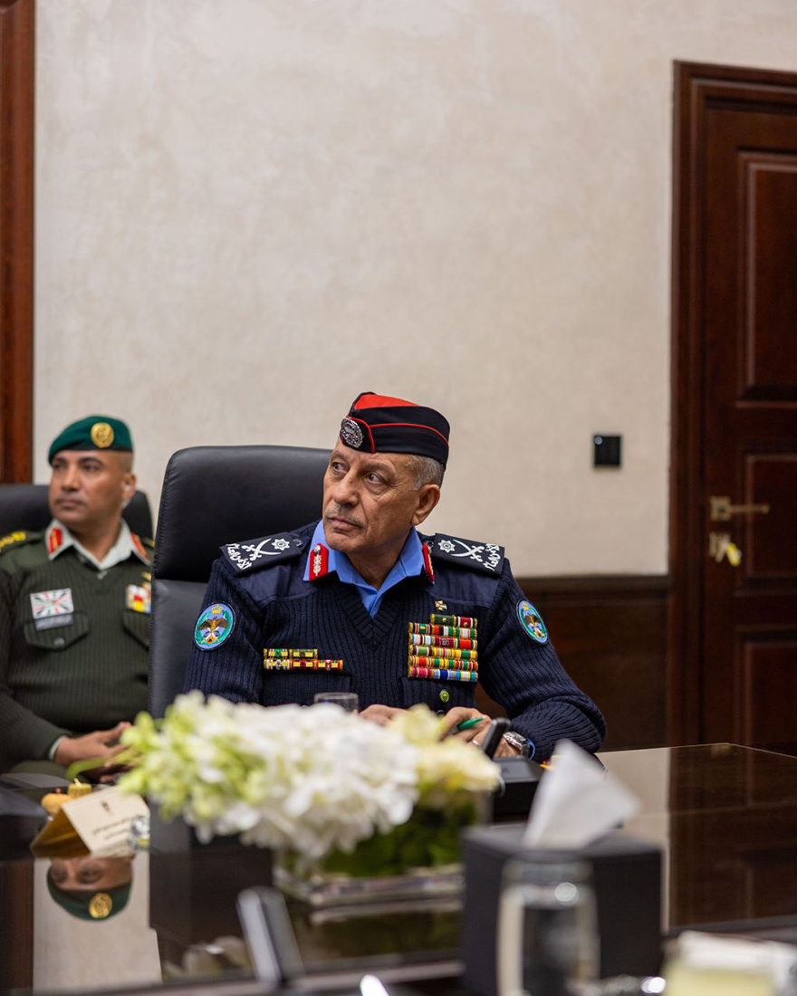 الملك يزور مديرية الأمن العام ويطلع على تجهيزاتها للتعامل مع الظروف الجوية