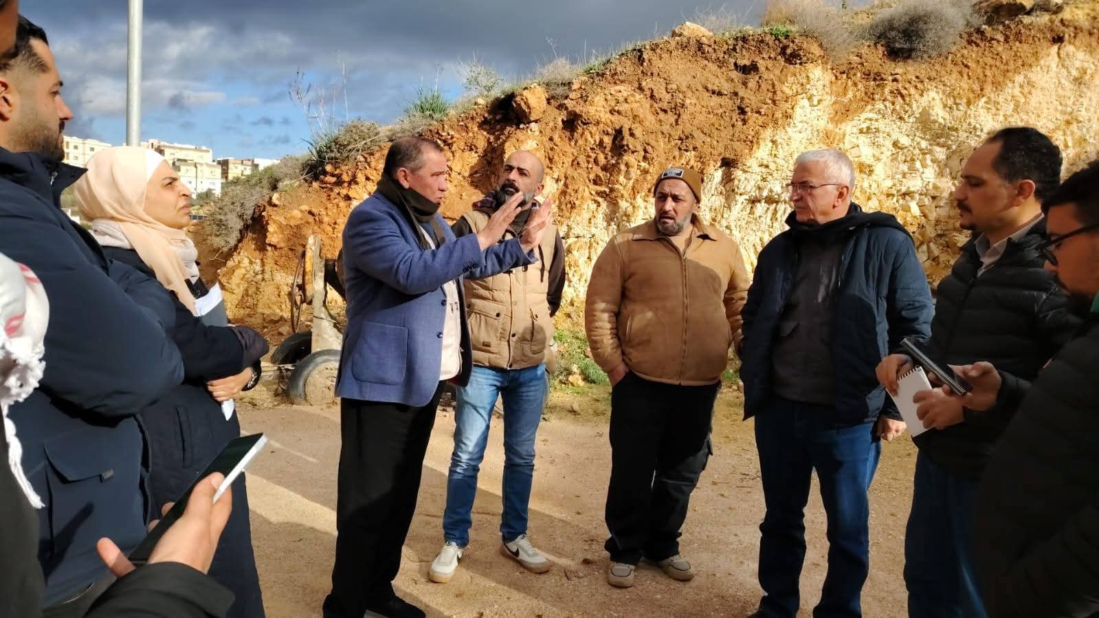 رئيس بلدية جرش يتفقد مواقع الانهيارات ويوجه باتخاذ إجراءات عاجلة لضمان سلامة المواطنين
