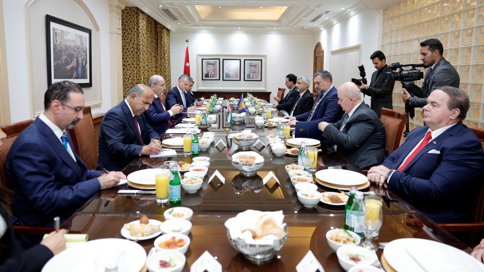 وزير الخارجية يلتقي نظيره البوسني 