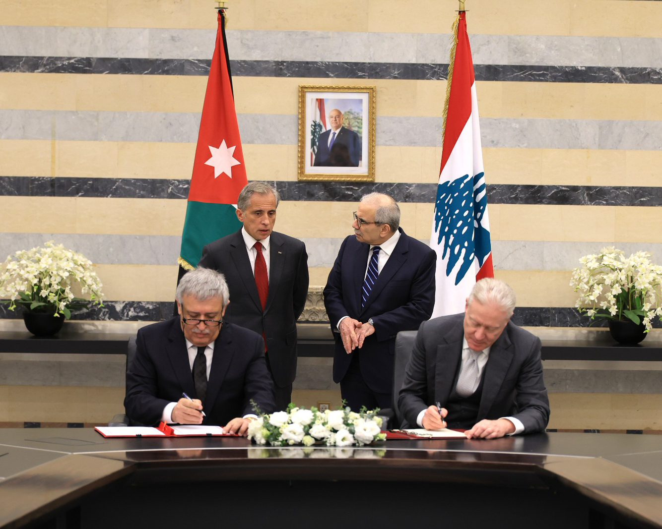 رئيس الوزراء ونظيره اللُّبناني يشهدان توقيع 21 اتفاقيَّة للتَّعاون بين البلدين في مختلف المجالات