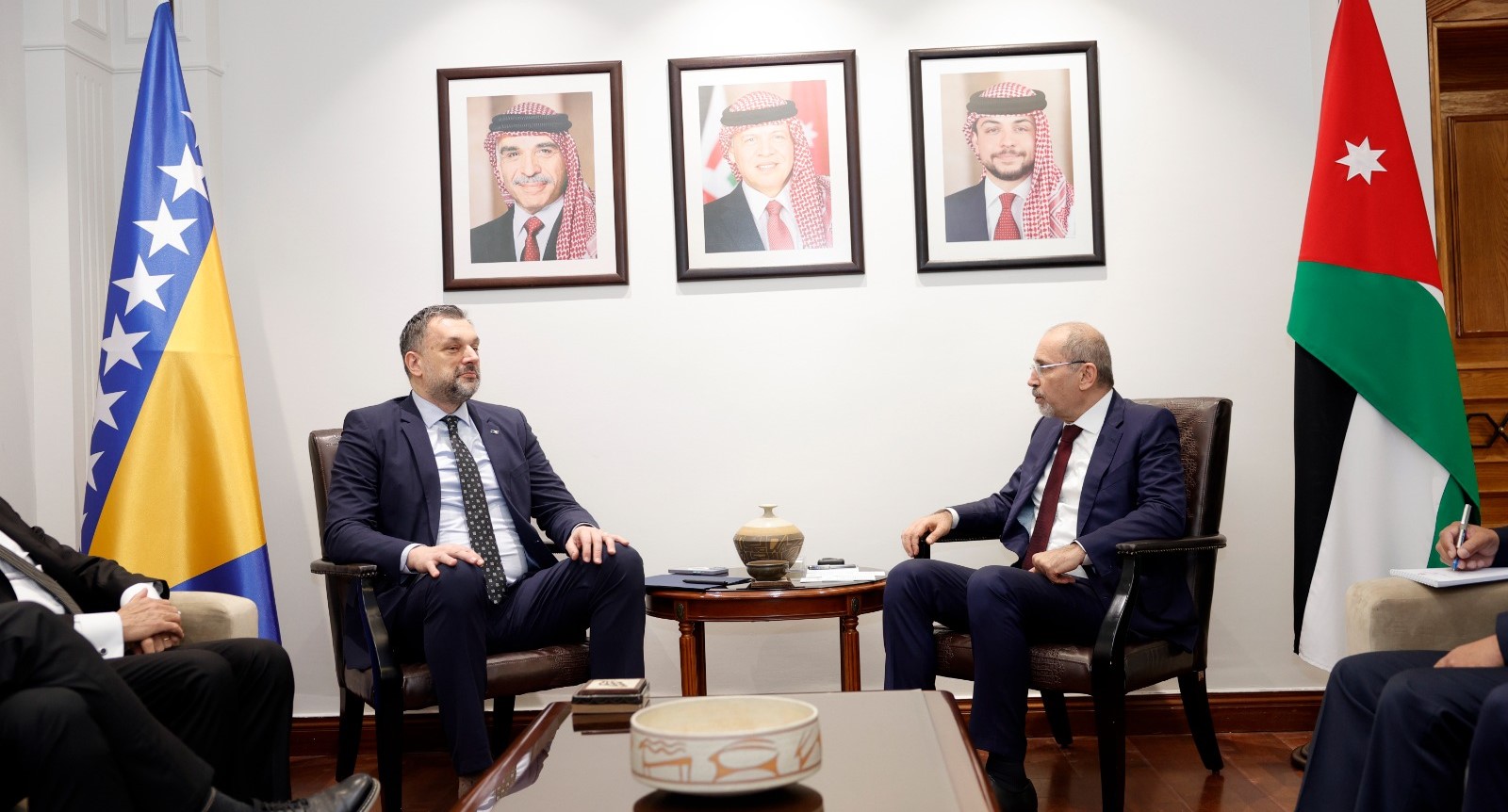 وزير الخارجية يلتقي نظيره البوسني 