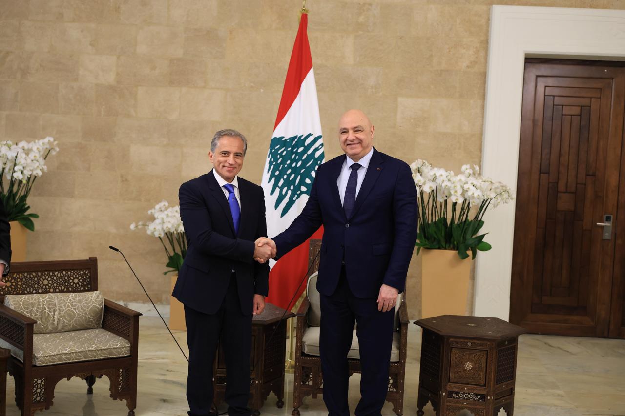 رئيس الوزراء ينقل تحيَّات الملك إلى الرئيس اللبناني
