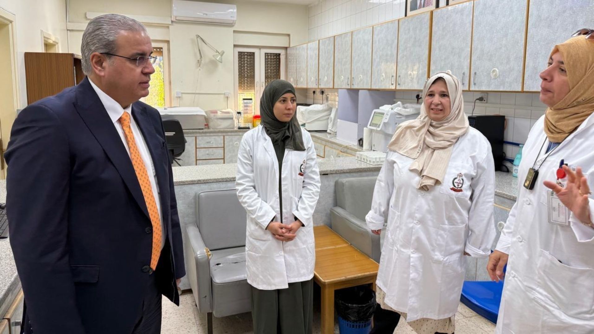 وزير الصحة يتفقد الخدمات الصحية والعلاجية المقدمة للمرضى في مركز تأهيل المدمنين