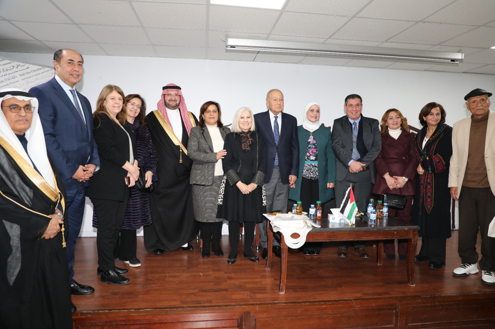 إشهار كتاب سردية الأروقة للدكتورة هيفاء أبو غزالة 