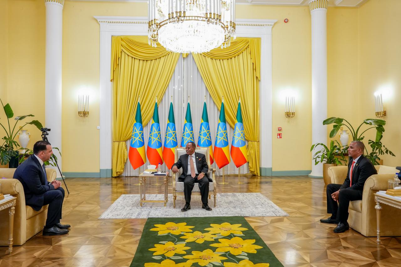 السفير المومني يقدم أوراق اعتماده للرئيس الإثيوبي