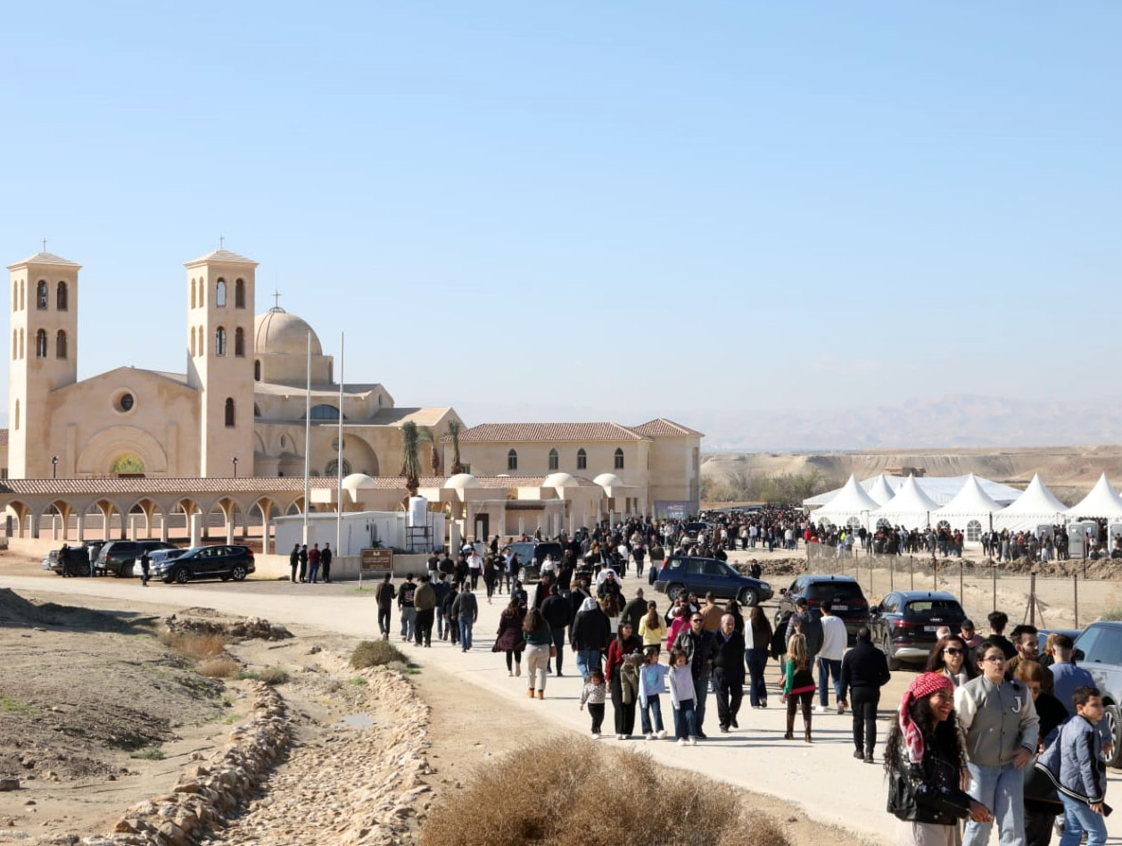 الكنيسة الأرثوذكسية تحيي عيد الغطاس حسب التقويم الشرقي في المغطس 