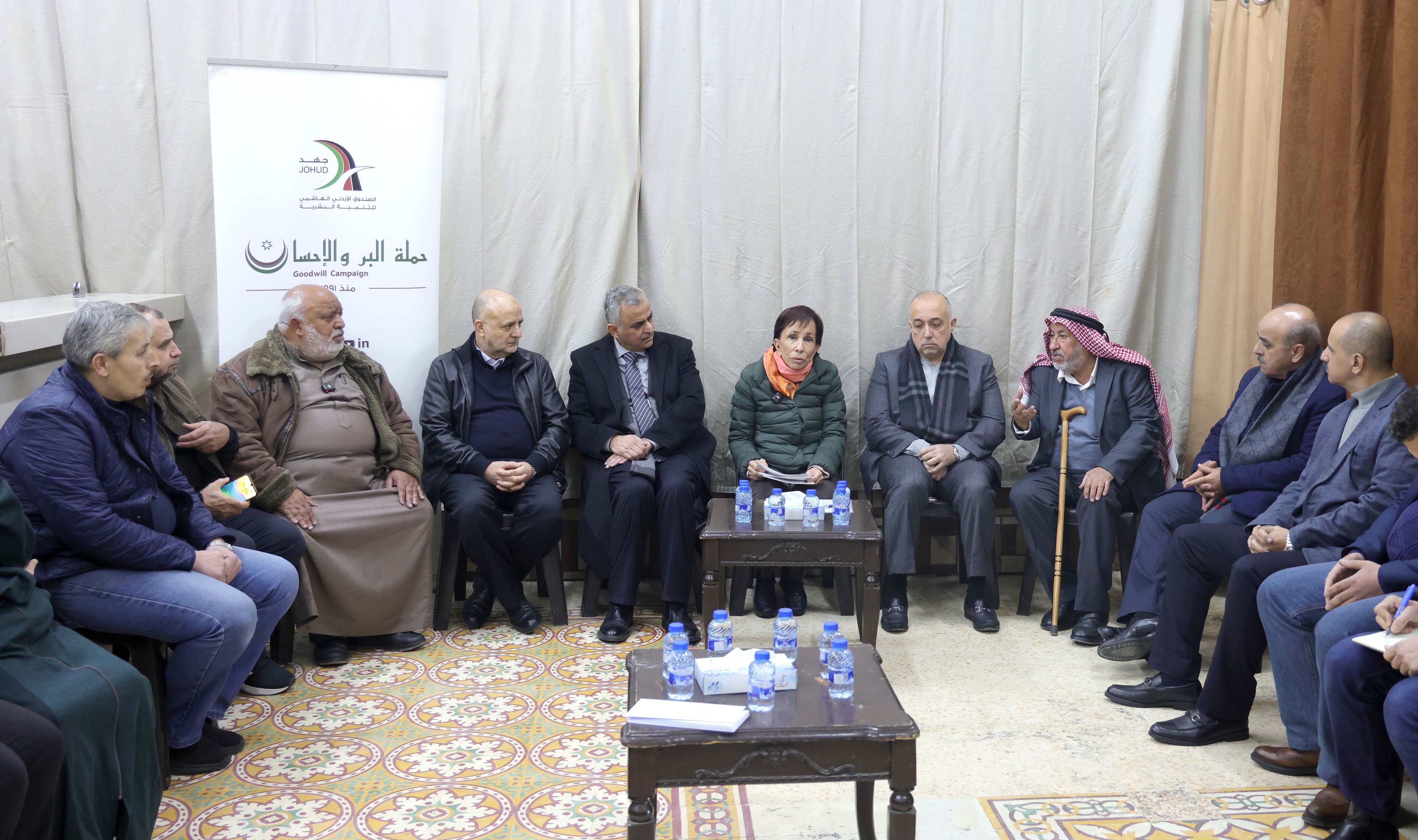 الأميرة بسمة بنت طلال تسلم مساعدات البر والإحسان للأسر العفيفة في منطقة جبل الجوفة 