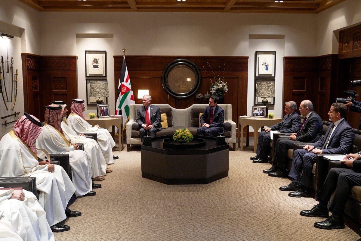 الملك يستقبل رئيس الوزراء القطري