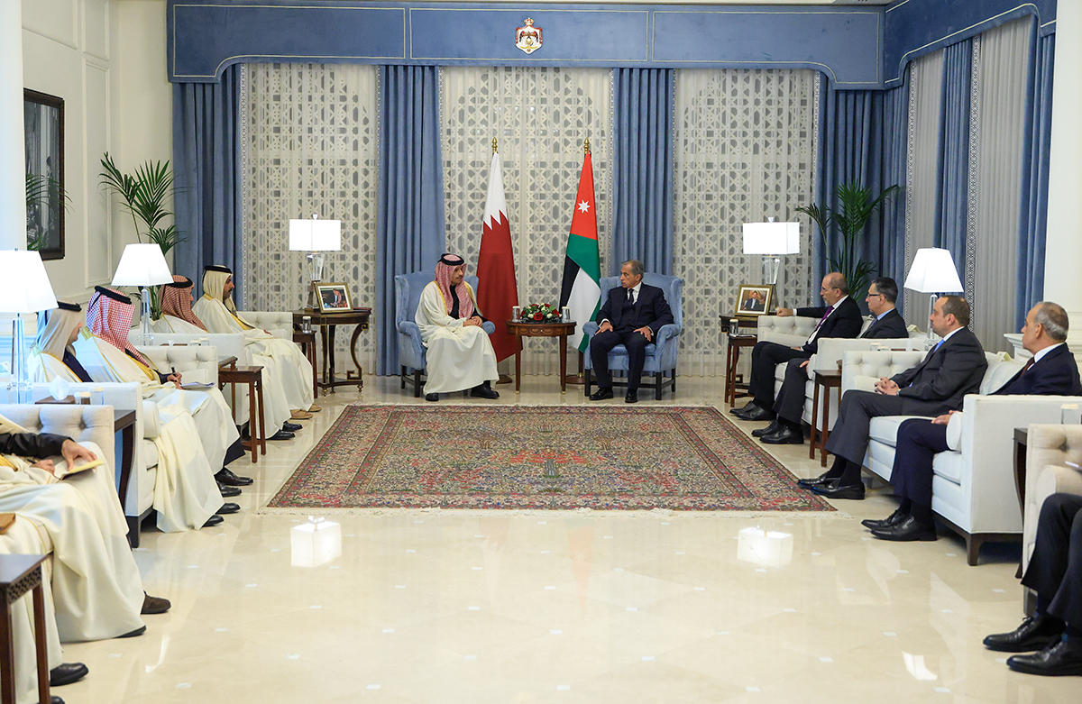 رئيس الوزراء يُجري مباحثات مع رئيس مجلس الوزراء وزير الخارجية القطري