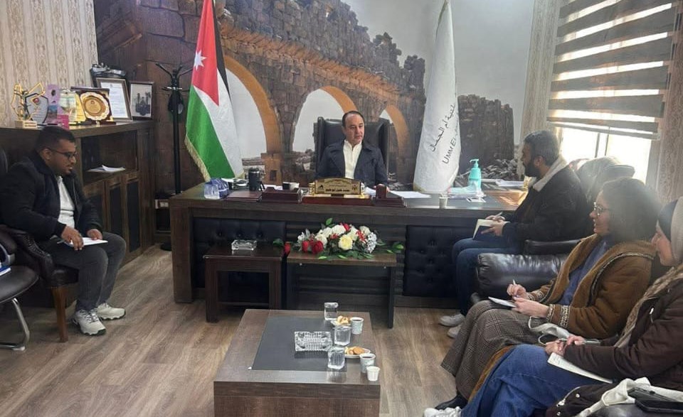 بلدية ام الجمال ومنظمة جيوفاني باولو تناقشان مشروع تعلم العمل 