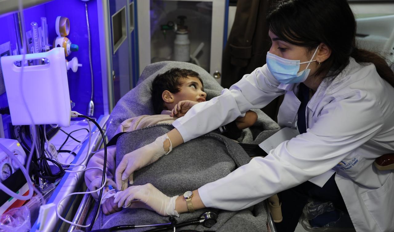 القوات المسلحة تجلي دفعة جديدة من أطفال غزة المرضى للعلاج في المملكة
