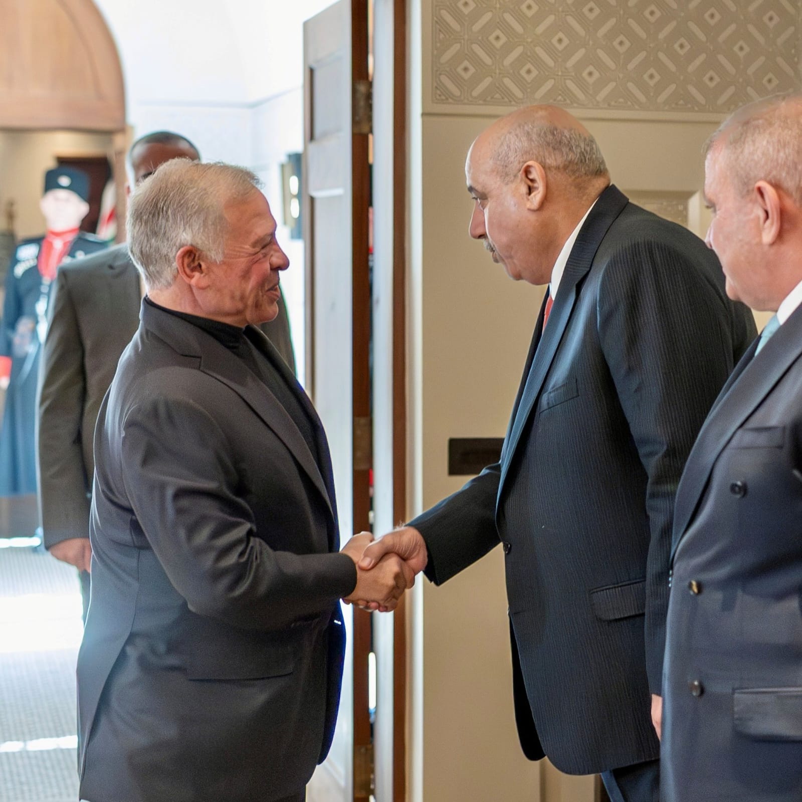 الملك يلتقي أعضاء المكتب الدائم لمجلس النواب