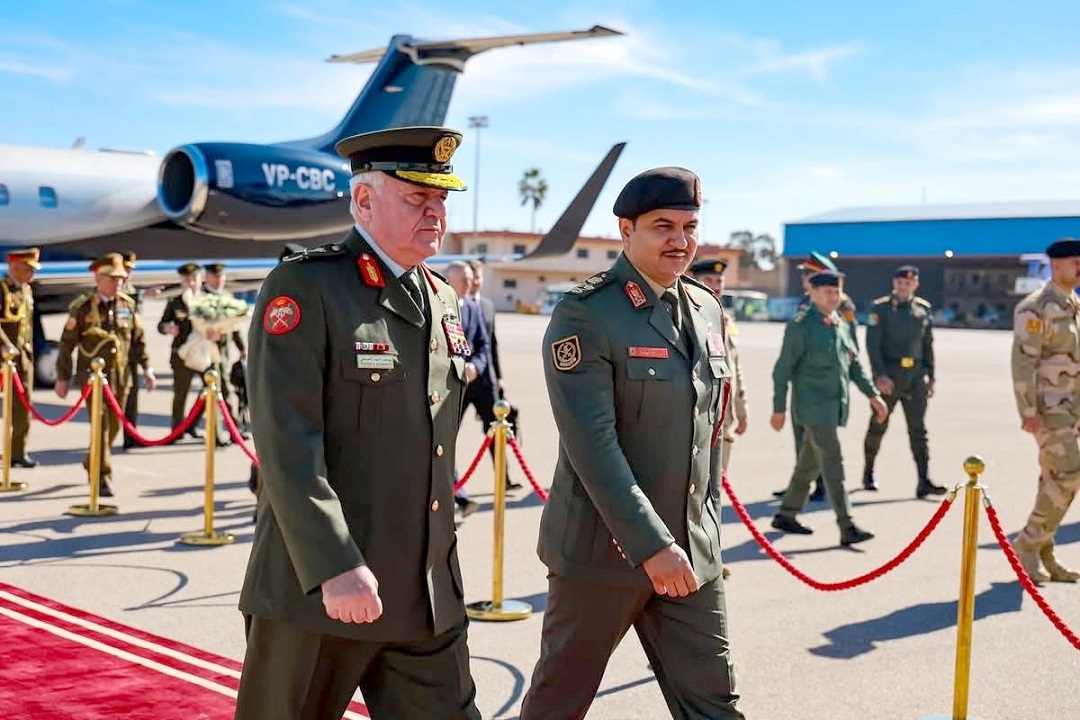 اللواء الركن الحنيطي يلتقي القائد العام للقوات المسلحة العربية الليبية