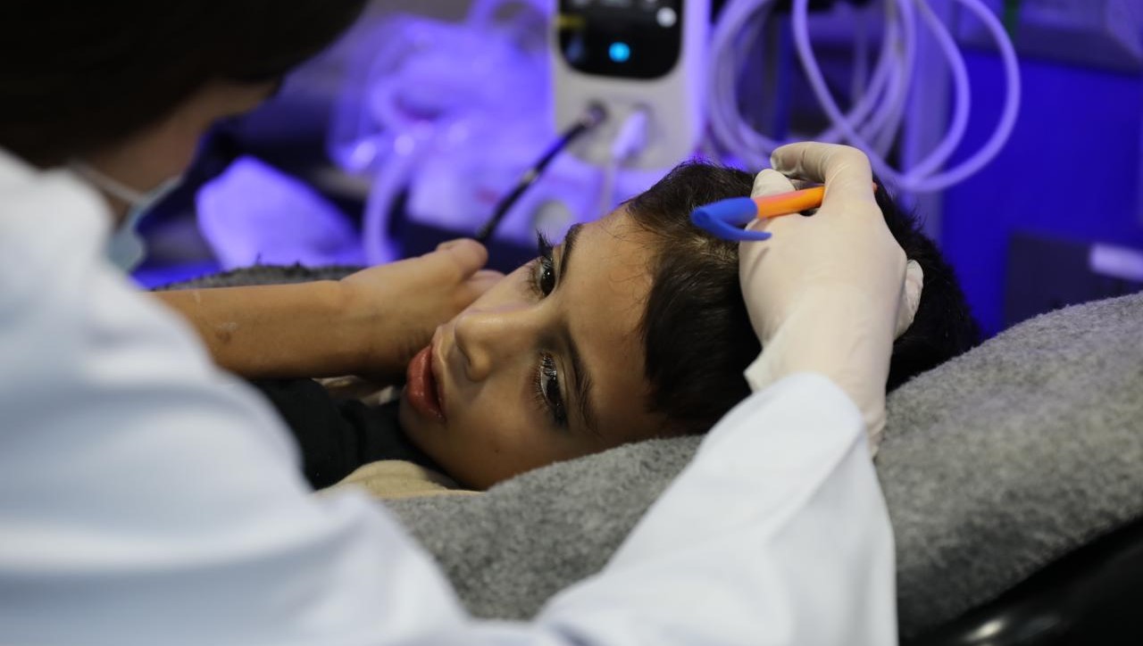 القوات المسلحة تجلي دفعة جديدة من أطفال غزة المرضى للعلاج في المملكة