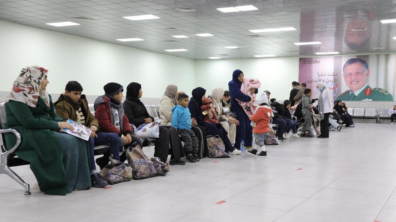 القوات المسلحة تجلي دفعة جديدة من أطفال غزة المرضى للعلاج في المملكة