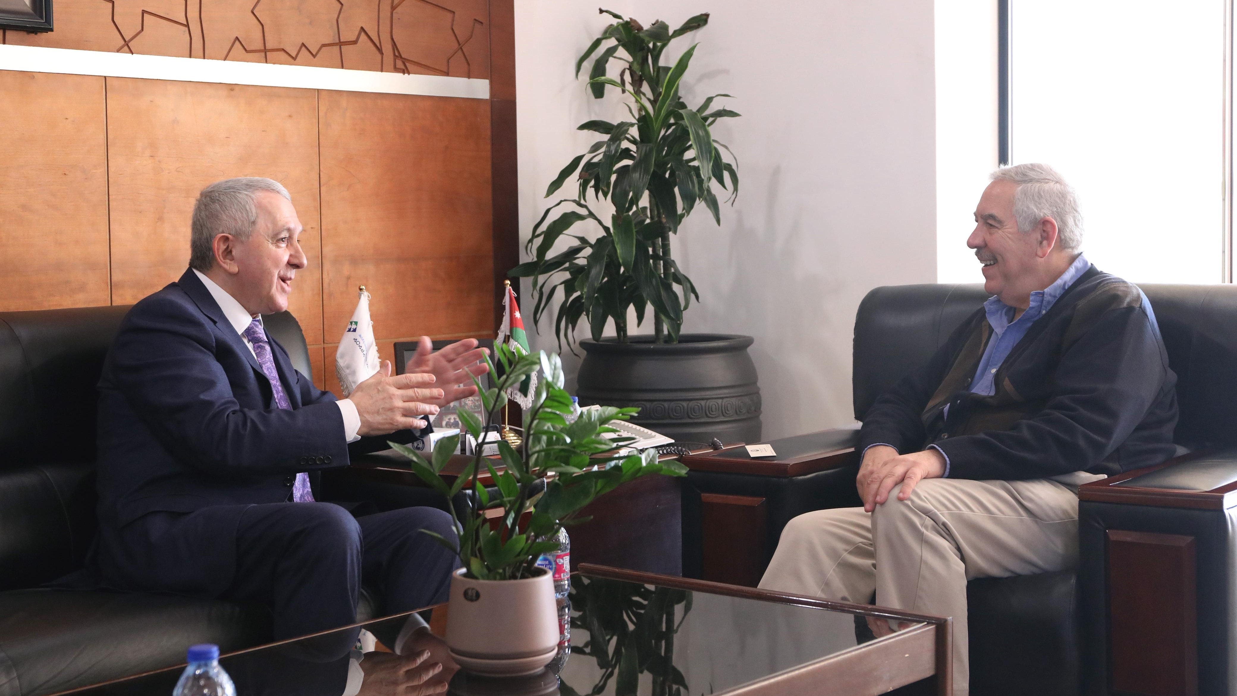 رئيس سلطة العقبة يبحث والسفير الأذربيجاني التعاون الاقتصادي  