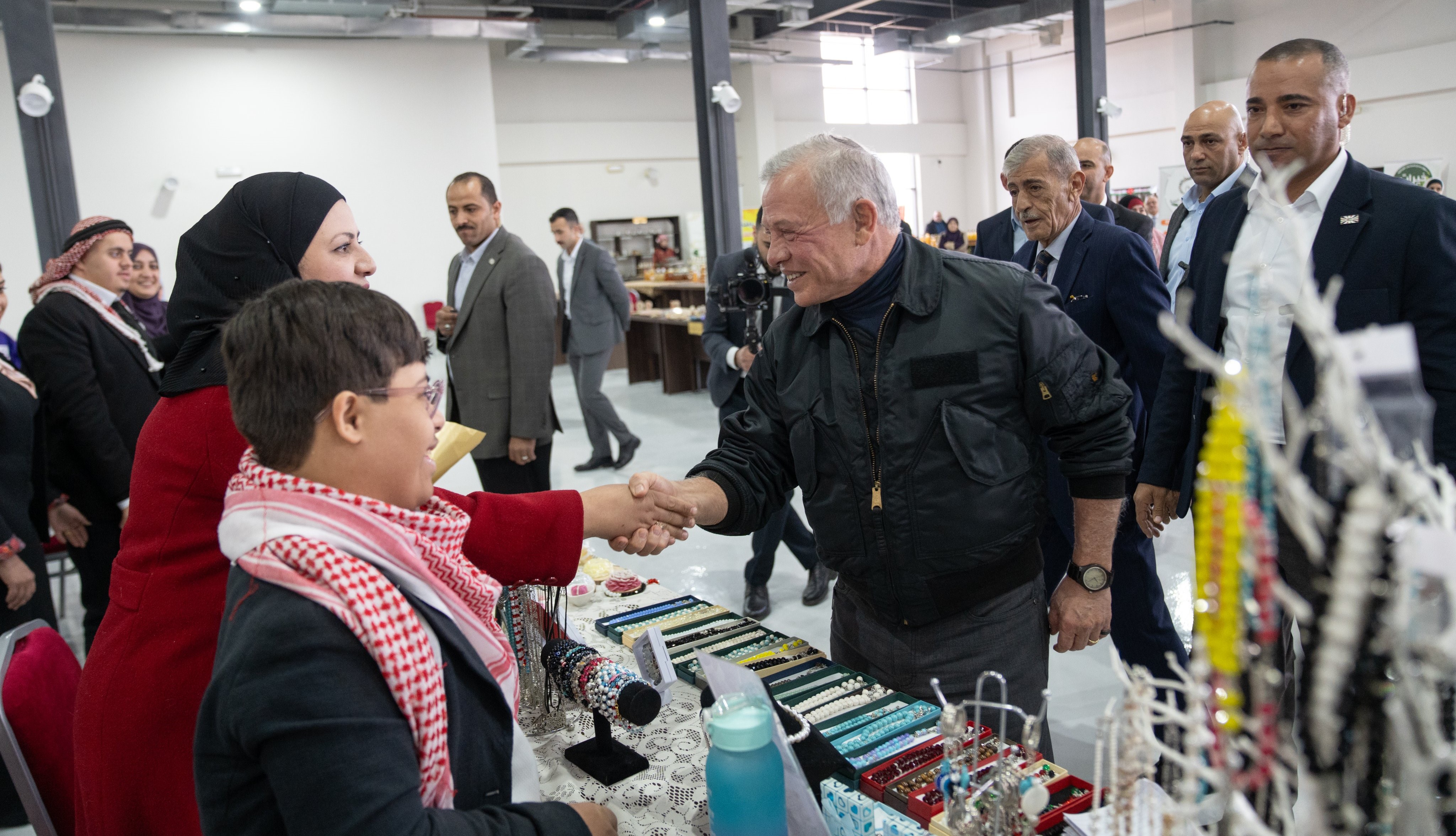 الملك يزور إربد ويفتتح مشاريع تنموية وخدمية ويلتقي وجهاء وممثلين عن أهالي المحافظة