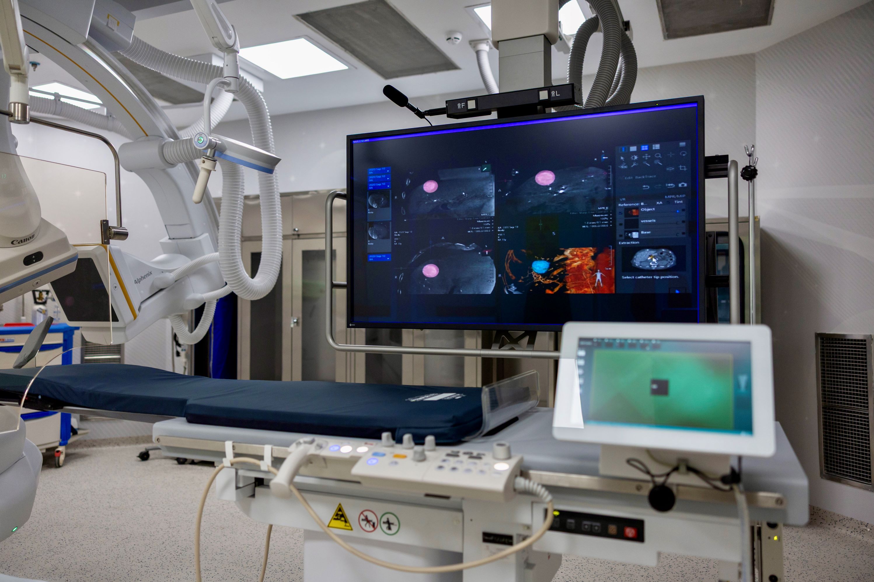 الملك يزور إربد ويفتتح مشاريع تنموية وخدمية ويلتقي وجهاء وممثلين عن أهالي المحافظة