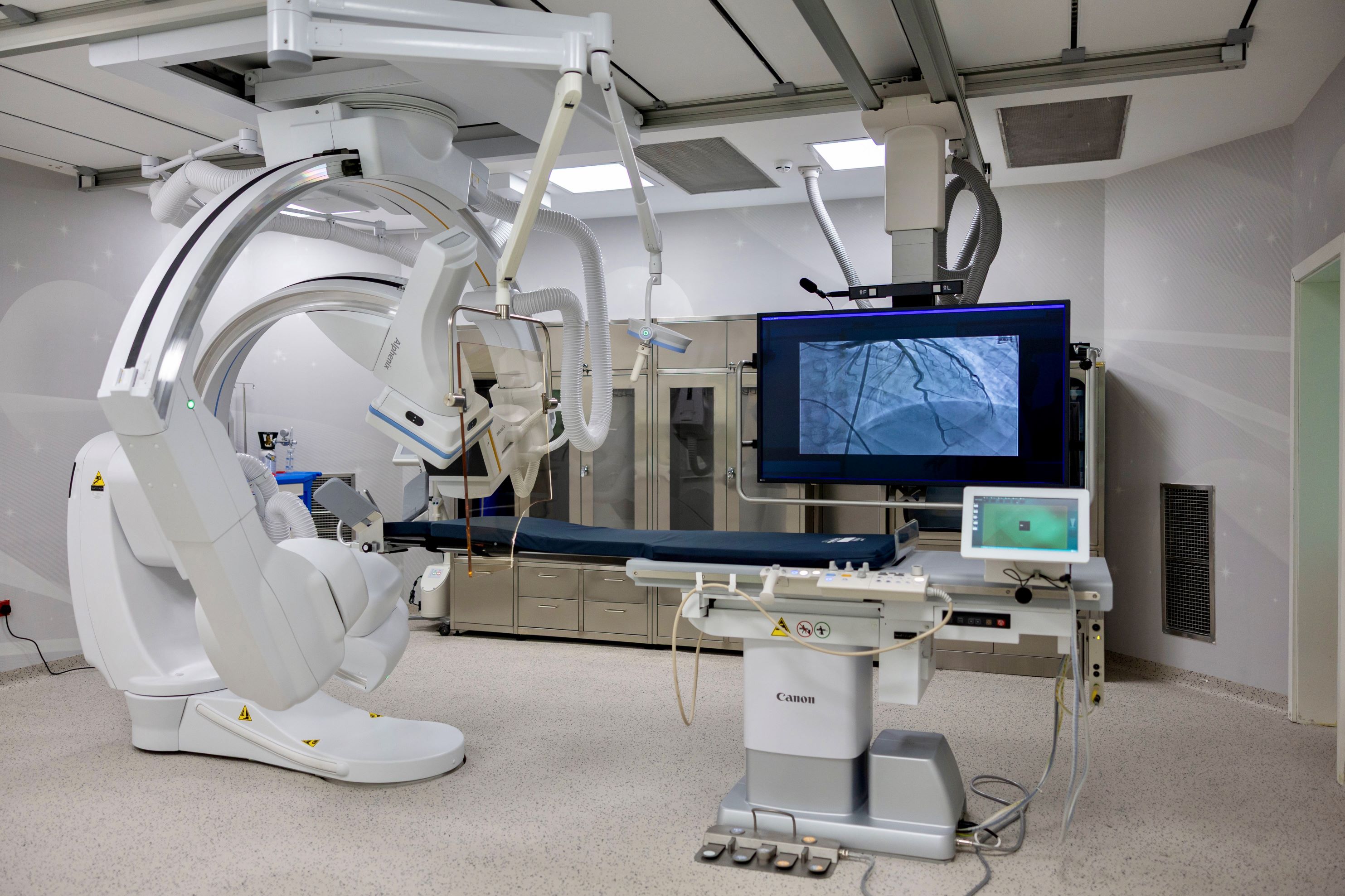 الملك يزور إربد ويفتتح مشاريع تنموية وخدمية ويلتقي وجهاء وممثلين عن أهالي المحافظة