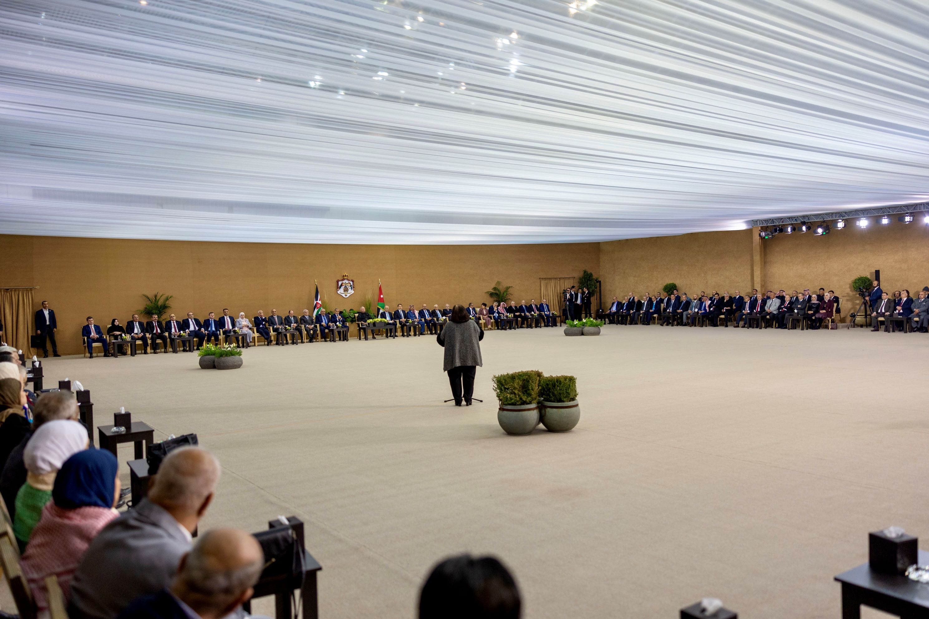 الملك يزور إربد ويفتتح مشاريع تنموية وخدمية ويلتقي وجهاء وممثلين عن أهالي المحافظة