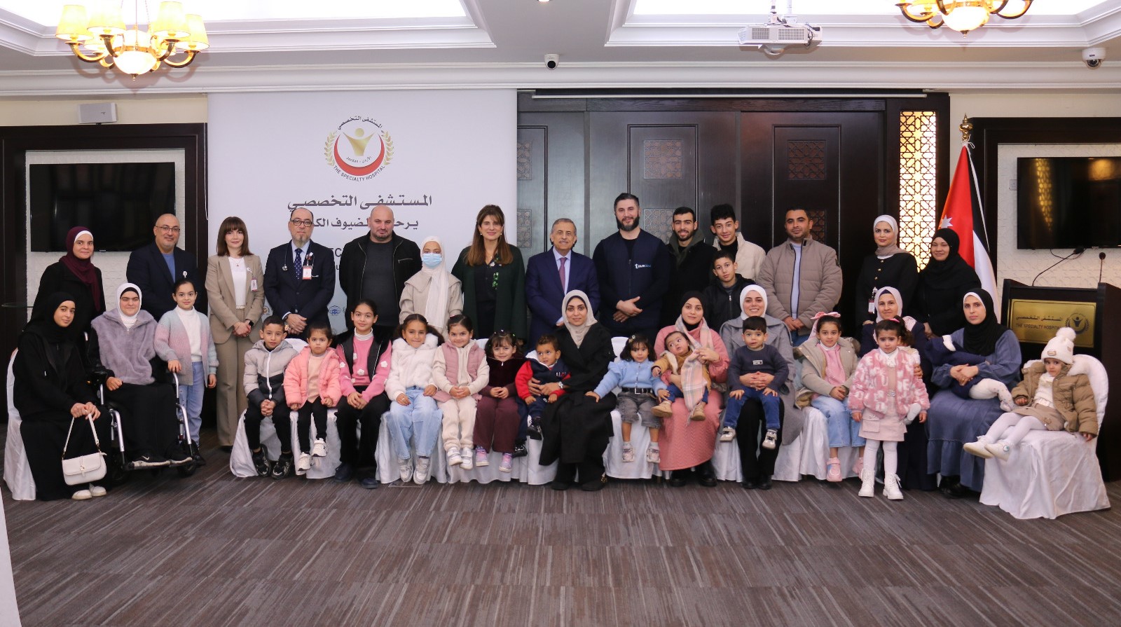 الأميرة دينا مرعد تزور المستشفى التخصصي وتتابع أوضاع مرضى غزة