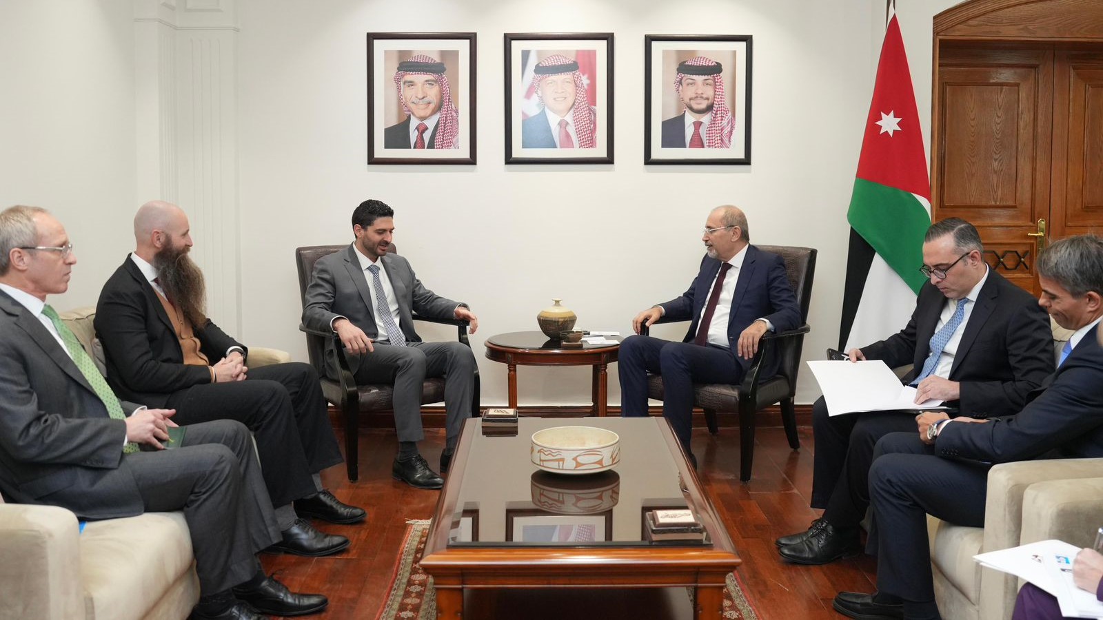 الصفدي يلتقي مساعد رئيسة الكتلة الديمقراطية في العلاقات الخارجية بالشيوخ الأميركي