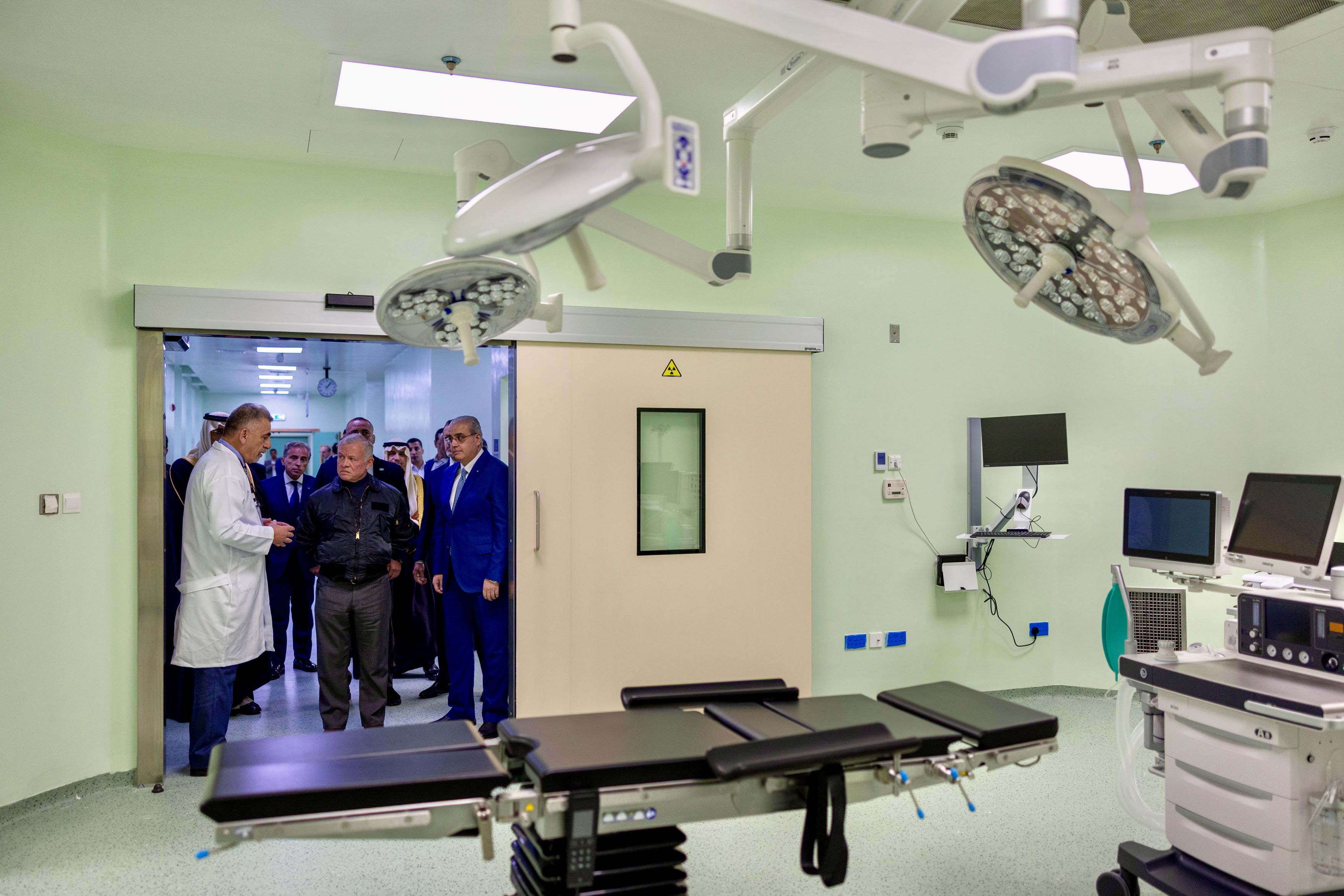 الملك يزور إربد ويفتتح مشاريع تنموية وخدمية ويلتقي وجهاء وممثلين عن أهالي المحافظة