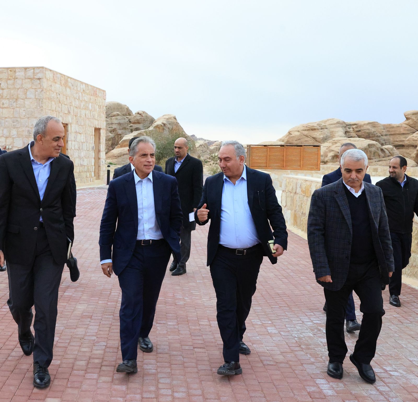 رئيس الوزراء يفتتح فندق كراون بلازا المغلق منذ سنوات بعد تحديثه والذي يوفِّر 200 فرصة عمل للمجتمع المحلِّي ويتفقَّد عدداً من المواقع السياحيَّة في لواء البترا