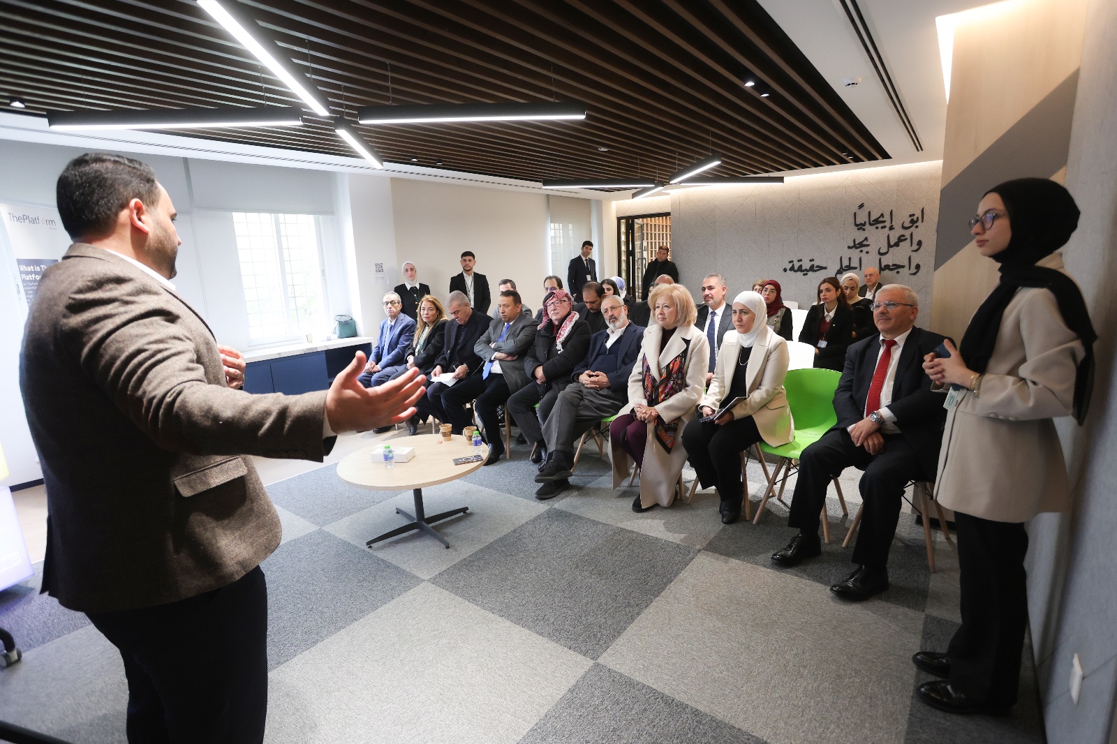 أعيان يطّلعون على تجربة منصة ماركا في دعم التحول الرقمي