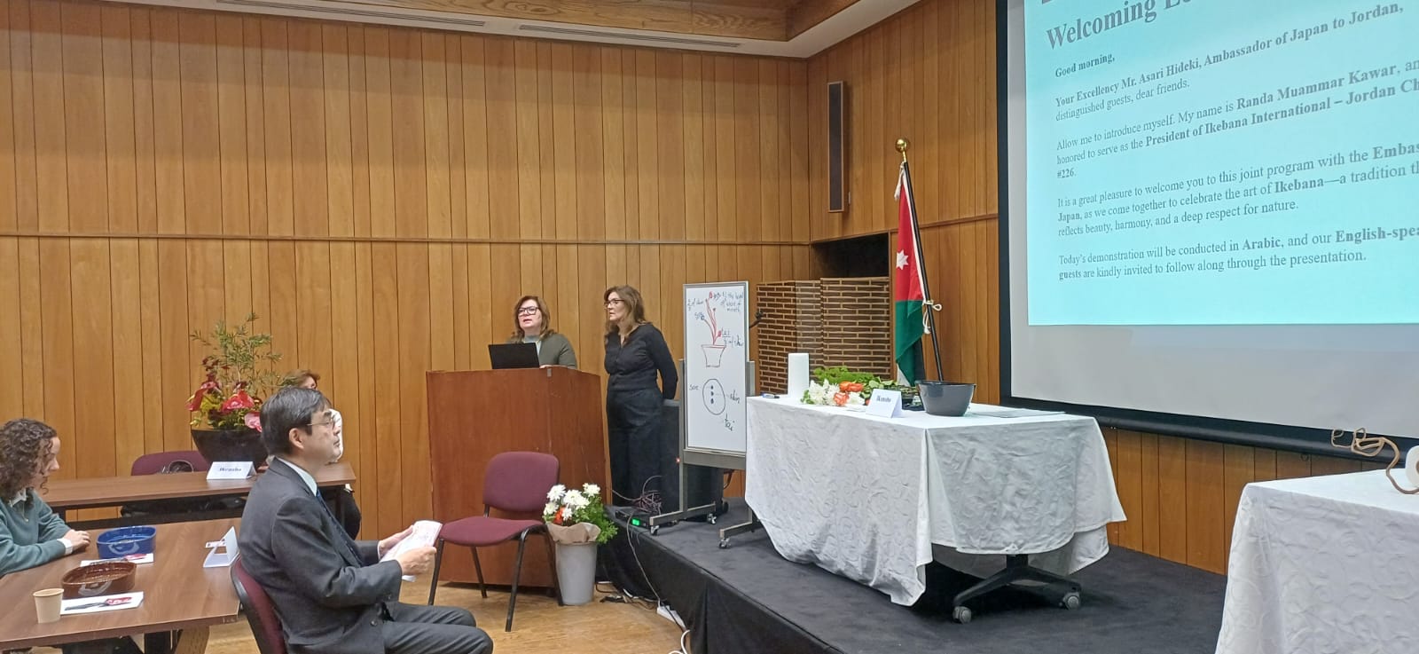 ورشة حول فن تنسيق الزهور إيكيبانا الياباني 