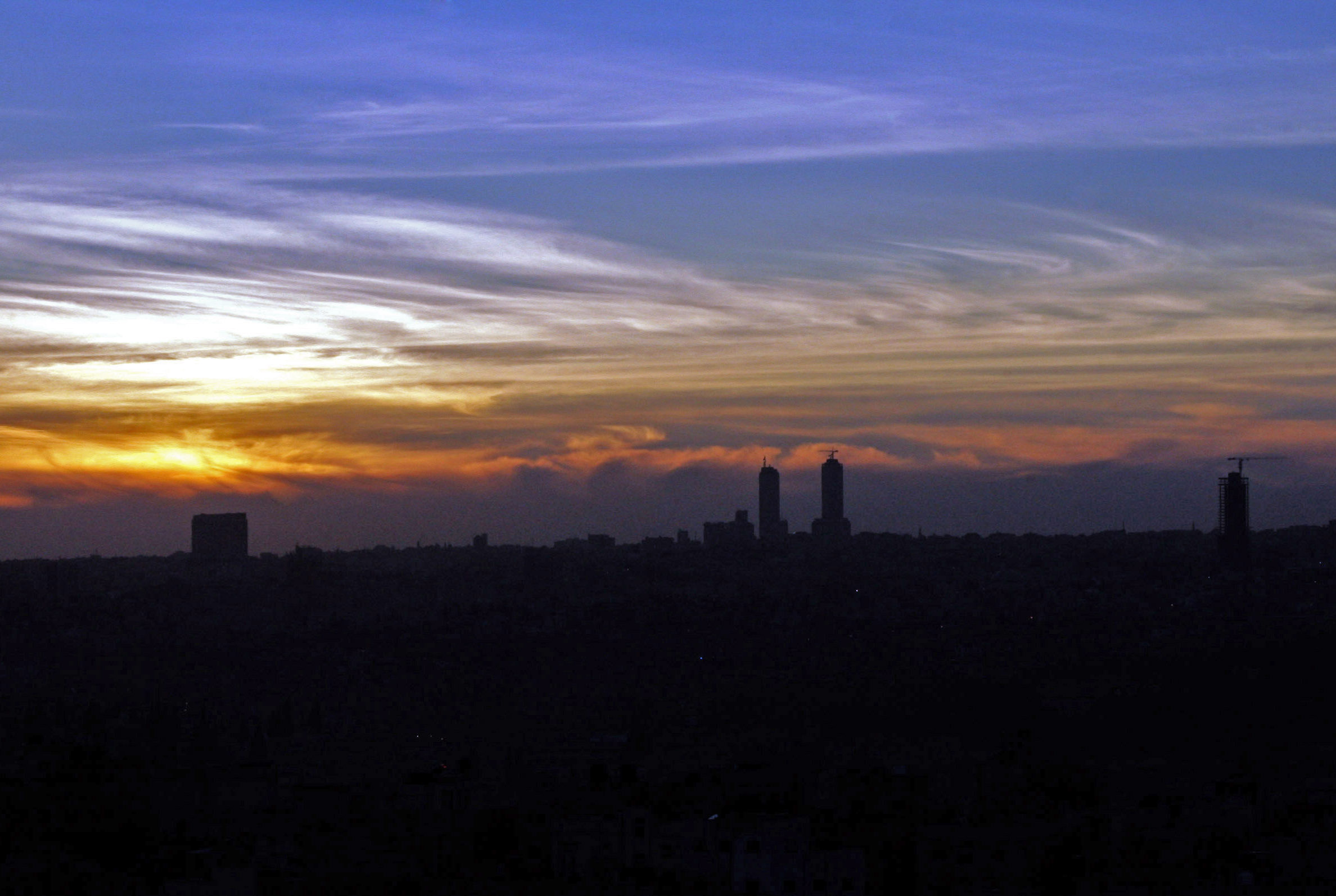عمان تكتسي ثوب الغروب .... تصوير احمد عبده