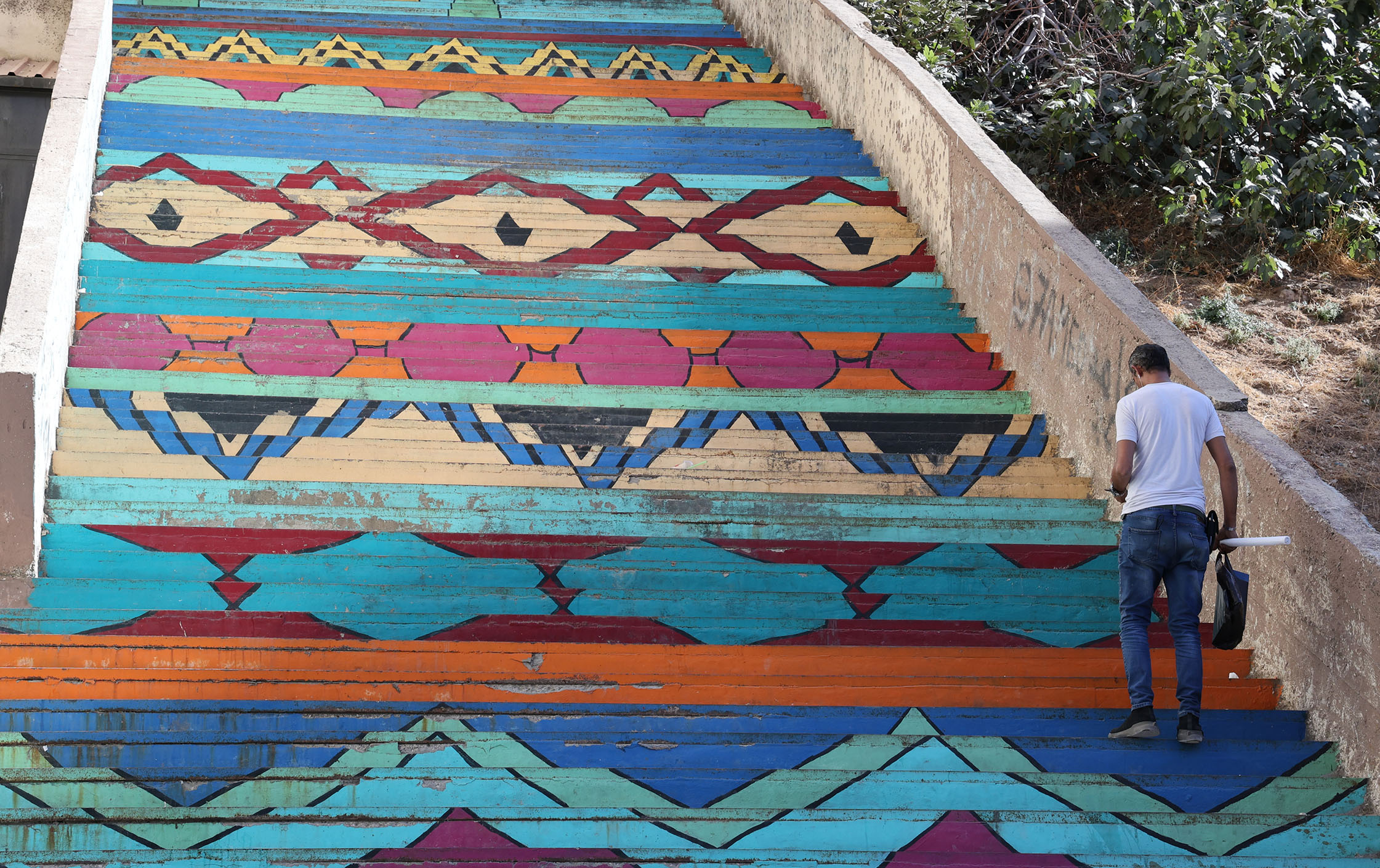 ادراج عمان... شرايين جبالها ...تصوير: احمد عبده