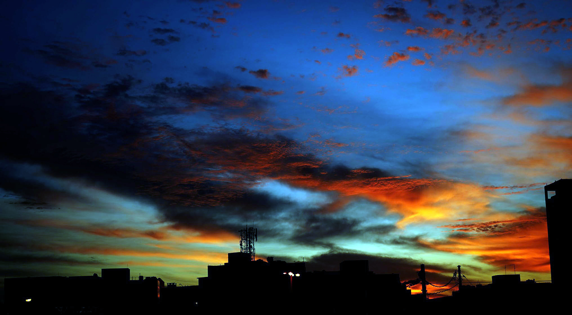 شروق الشمس في عمان ... تصوير نزال ابو كف
