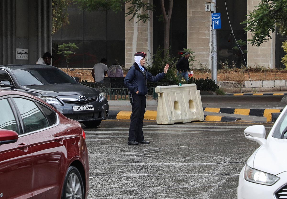  نشميات الأمن العام في اداء الواجب رغم الظروف الجوية. تصوير: علي الزعبي